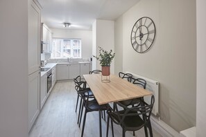 Dining room - Endeavour I (Whitby)