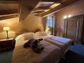 4 slaapkamers, een strijkplank/strijkijzer, gratis wifi, beddengoed