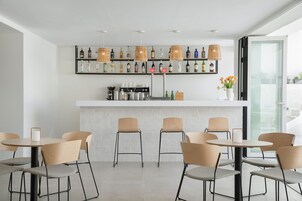 Bar à beira da piscina