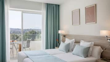 Standard-Apartment, Balkon, Stadtblick | 1 Schlafzimmer, Zimmersafe, Schreibtisch, Babybetten