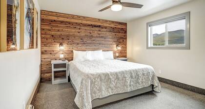 In-Town | 2 Bedroom Suite | Elk Horn Lodge 200