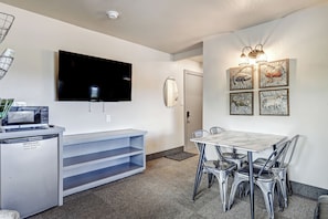 Dining - In-Town | 2 Bedroom Suite | Elk Horn Lodge 300 (Angel Fire)