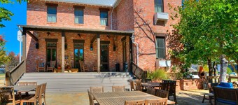 Carlton Landing! Stay at The Meeting House!