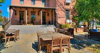 Carlton Landing! Stay at The Meeting House!