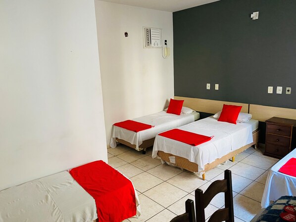 Minibar, free WiFi, bed sheets - Viareggio Hotel (Niteroi)