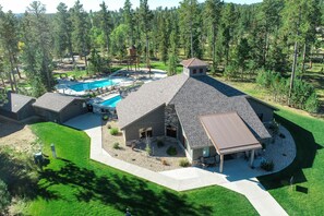 Exterior - Stunning 3700+ Sq. Ft Lodge w/ Firepit, Hot Tub, Large Garage - Paved! (Lead)