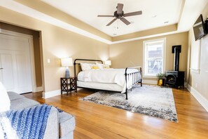 3 Schlafzimmer, Schreibtisch, Bügeleisen/Bügelbrett, kostenloses WLAN