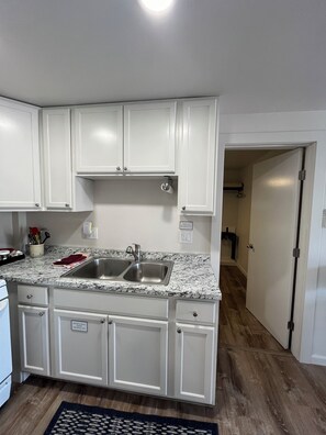 Fridge, microwave, oven, coffee/tea maker