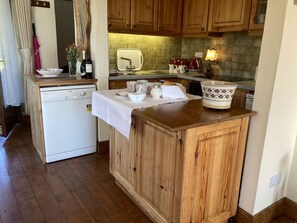 Refrigerador, microondas, horno y lavavajillas 