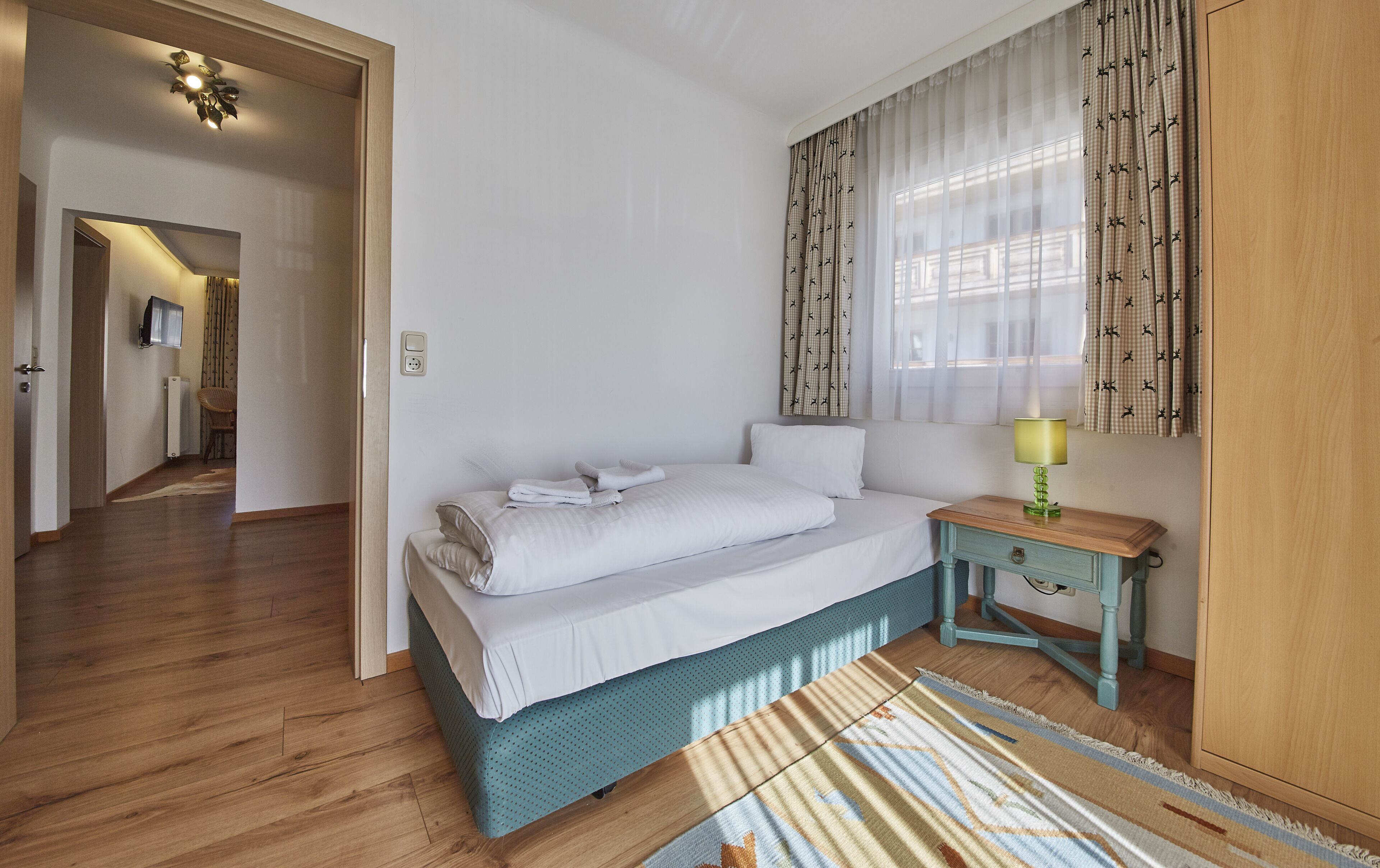 Apartment (Top 1) | 2 dormitorios, decoración individual, mobiliario individual