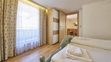 Apartment (Top 2) | 2 kamar tidur dan didekorasi berbeda-beda