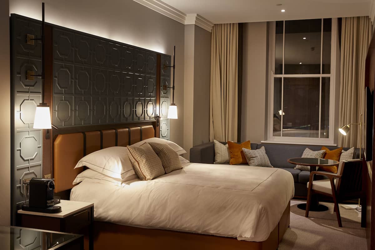 Deluxe Junior Suite | 1 bedroom, in-room safe, laptop workspace, free WiFi