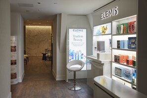 Couples treatment rooms, sauna, steam room, body treatments