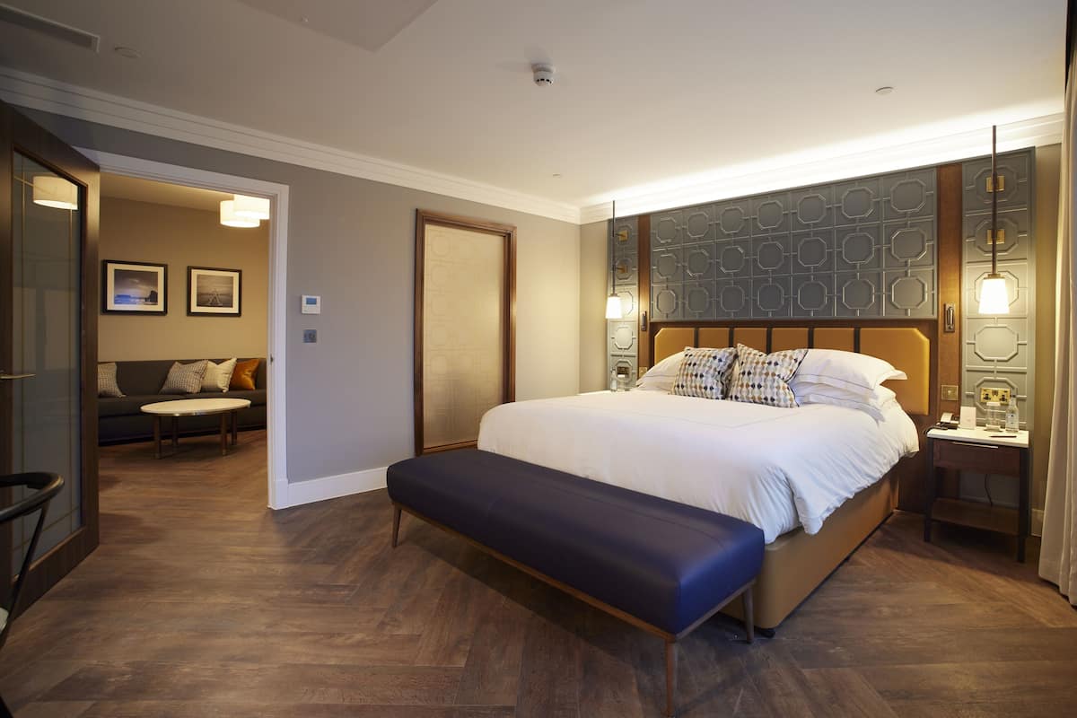 Deluxe Suite | 1 bedroom, in-room safe, laptop workspace, free WiFi