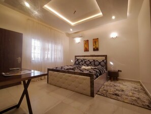 Royal Room | Premium bedding, free WiFi, bed sheets - Nadi Paradise (Abuja)