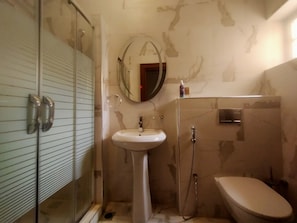 Shower - Nadi Paradise (Abuja)