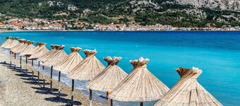Goran Studio 2 - Charming Couples Retreat with Parking