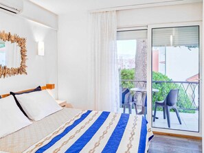 1 bedroom, bed sheets