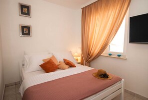1 bedroom, free WiFi, bed sheets