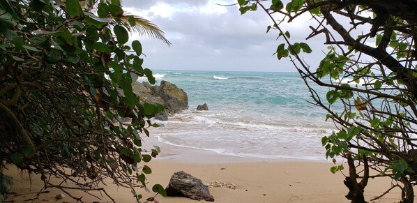 Beach nearby, sun loungers, beach towels