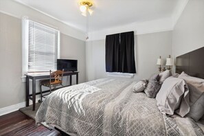 2 Schlafzimmer, Schreibtisch, Bügeleisen/Bügelbrett, kostenloses WLAN