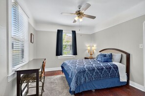 2 Schlafzimmer, Schreibtisch, Bügeleisen/Bügelbrett, kostenloses WLAN