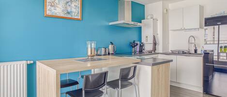 Fridge, microwave, oven, dishwasher