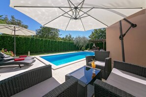 Villa | Pool | Outdoor pool - Charming 6-bed Villa in Vižinada (Vizinada)