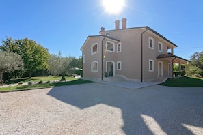Villa | Exterior