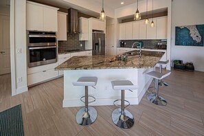 獨棟房屋 (Pelican Shores) | 私人廚房 | 電冰箱、微波爐、洗碗機、咖啡機/沖茶器