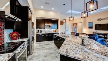 House (Blue Lagoon) | Private kitchen | Fridge, microwave, dishwasher, coffee/tea maker