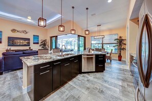 House (Blue Lagoon) | Private kitchen | Fridge, microwave, dishwasher, coffee/tea maker