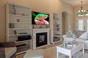 House (Cameleon) | Living room | Flat-screen TV, fireplace, DVD player - Cameleon (Port Charlotte)