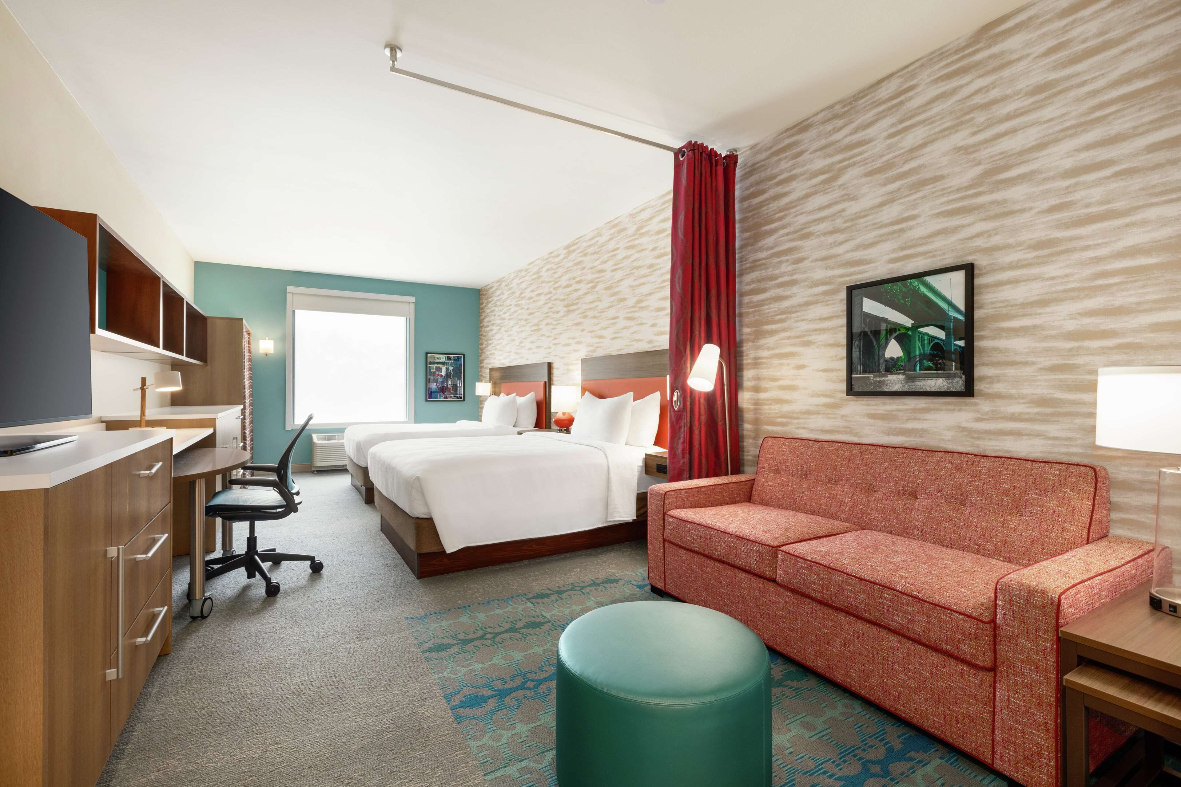 客房内保险箱、特色装修、特色家居、办公桌