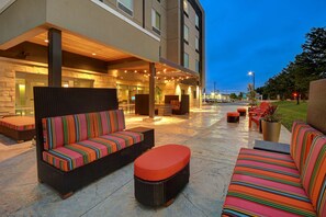 Terrace/patio - Home2 Suites by Hilton East Hanover (East Hanover)