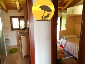 2 Schlafzimmer, Bügeleisen/Bügelbrett