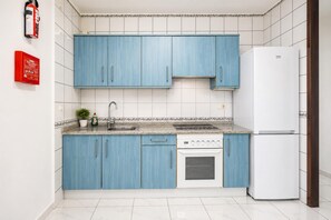 Fridge, microwave, oven, coffee/tea maker