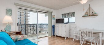 Relaxing balcony with great views of both the ocean and the bay