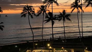 Een buitenzwembad, een verwarmd zwembad