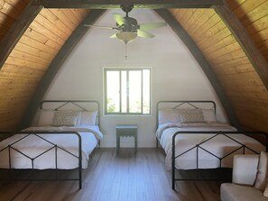 2 bedrooms, travel cot, WiFi, bed sheets