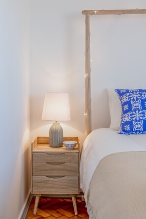 2 habitaciones, tabla de planchar con plancha, wifi y ropa de cama 