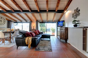 Télévision, cheminée