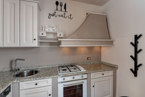 Frigorifero, microonde, forno, lavastoviglie