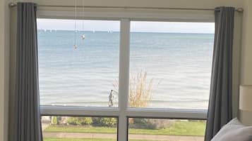 3 chambres, bureau, fer et planche Ă repasser, lit parapluie