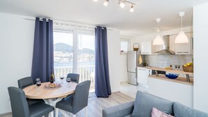 Leilighet (Two Bedroom Apartment with Terrace) | Oppholdsrom