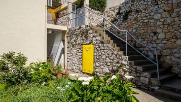 Apartamento (Two Bedroom Apartment with Terrace) | Fachada