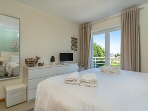 1 bedroom, iron/ironing board, internet, bed sheets
