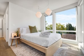 3 bedrooms, desk, iron/ironing board, travel crib - 3BR 3BA Rooftop Patio with Waterview, Private Garden & Grill (Seattle)