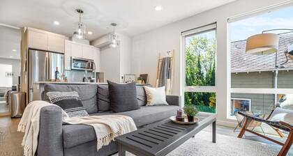 3BR 3BA Rooftop Patio with Waterview, Private Garden & Grill