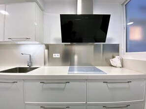 Fridge, microwave, oven, dishwasher - Apartamento Centro Life by Casasol (Nerja)